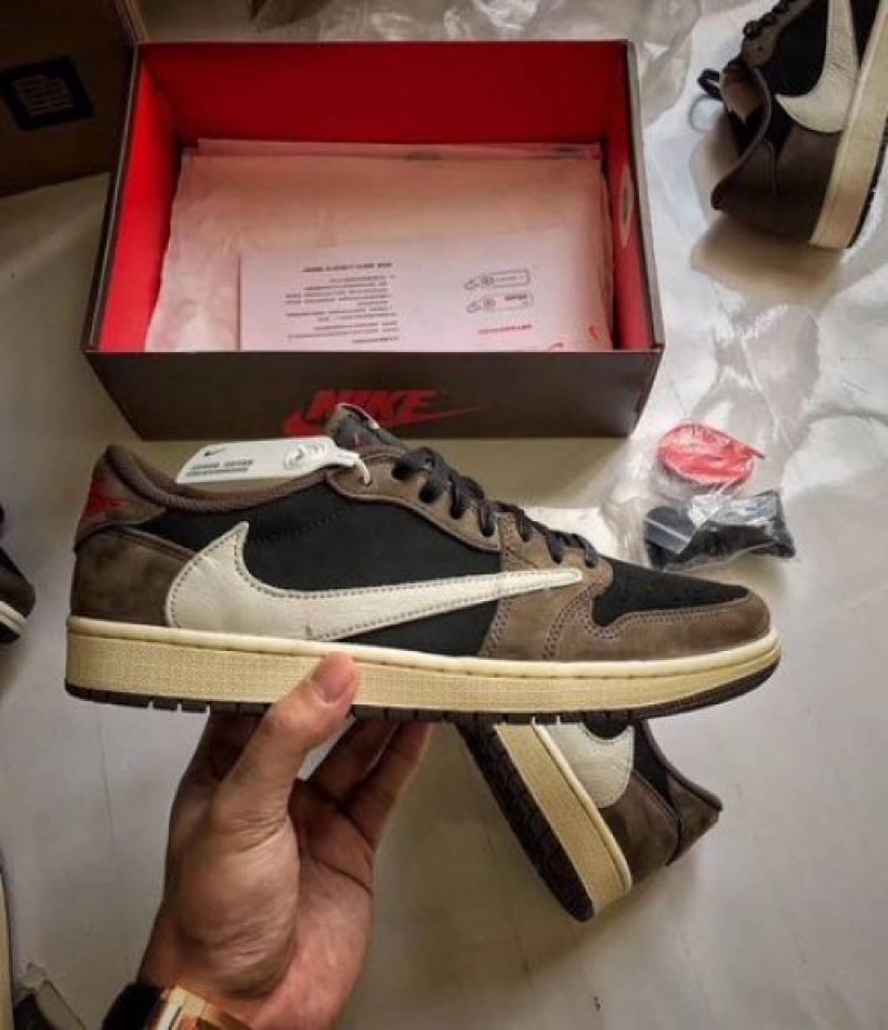 NIKE AIR JORDAN 1 LOW X TRAVIS SCOTT DARK MOCHA SEMI UA
