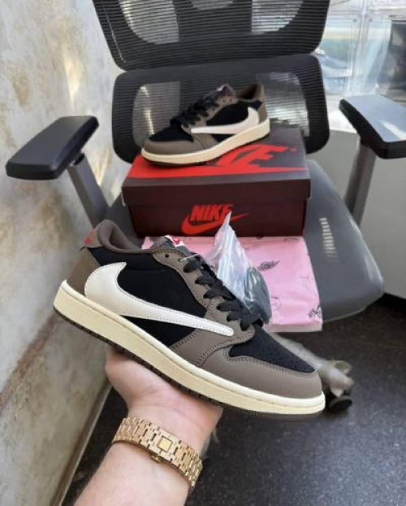 NIKE AIR JORDAN 1 LOW X TRAVIS SCOTT DARK MOCHA SEMI UA
