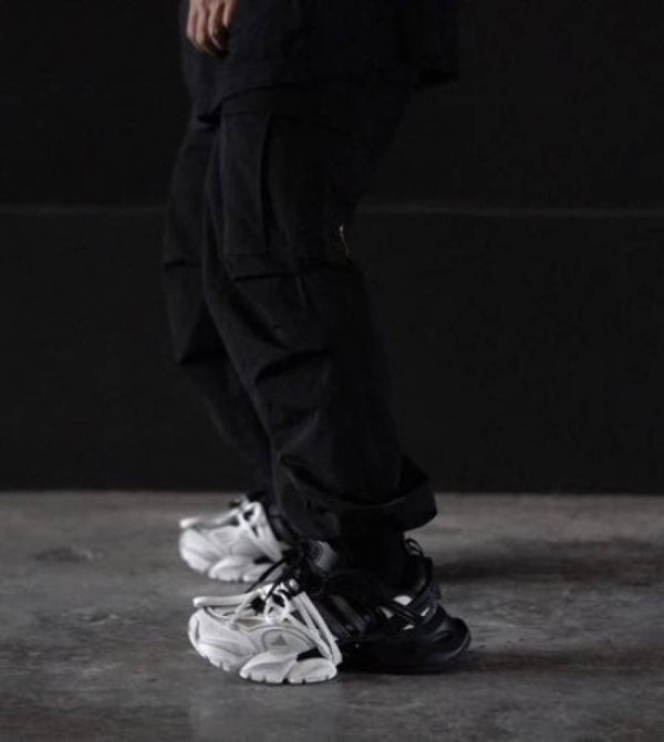 xlg runner deluxe white blacks