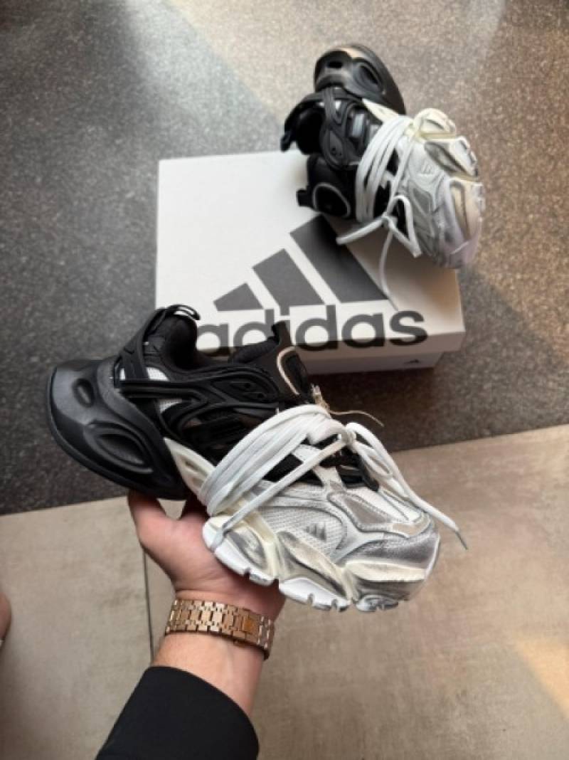 xlg runner deluxe white blacks