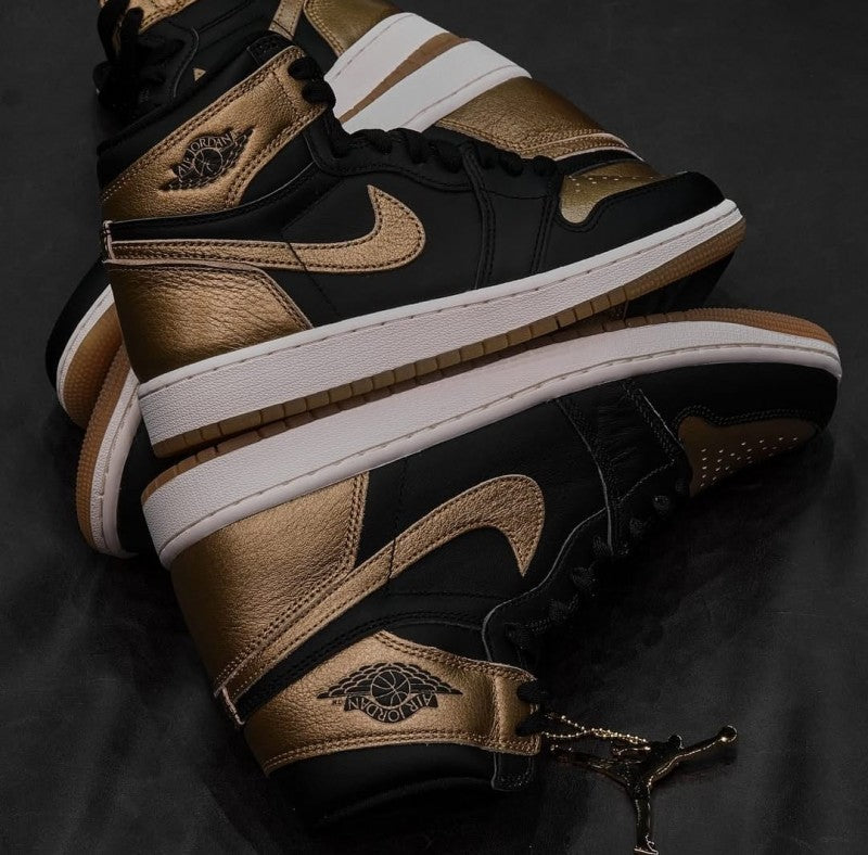 Nike Air Jordan 1 High BLACK AND GOLD (SEMI UA)