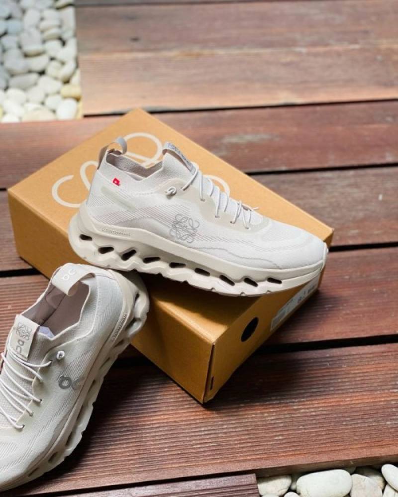 On cloud x Loewe SAND.