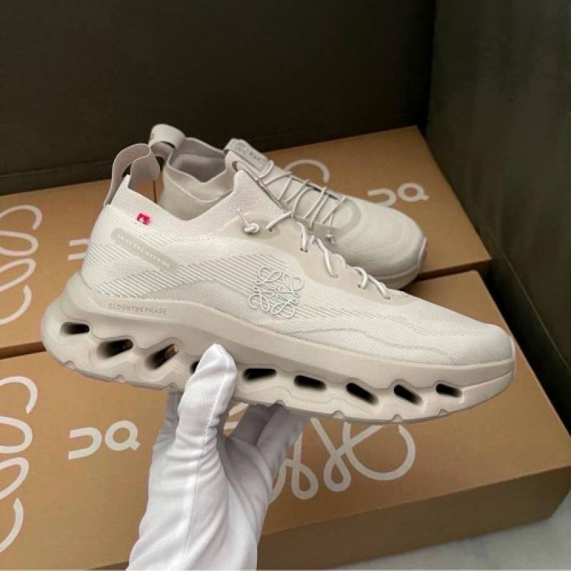 On cloud x Loewe SAND.