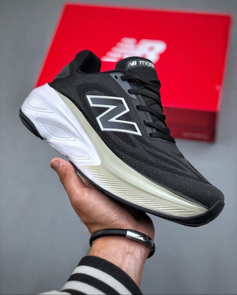 New Balance Fresh Foam More V4 BLACK NEW