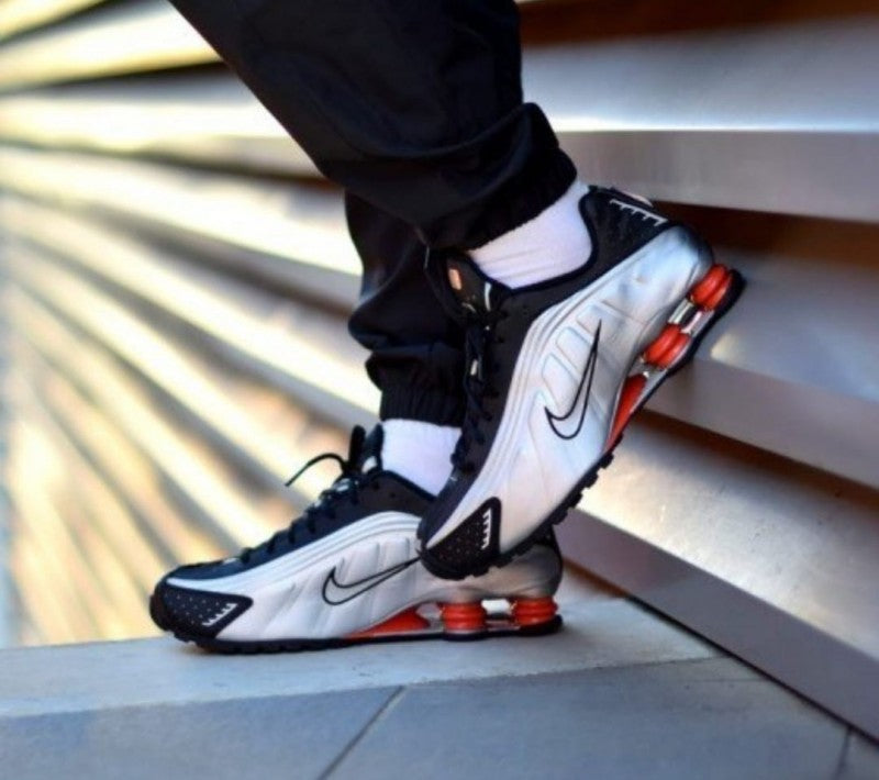 Nike Air Shox R4 METALLIC BLACK SILVER
