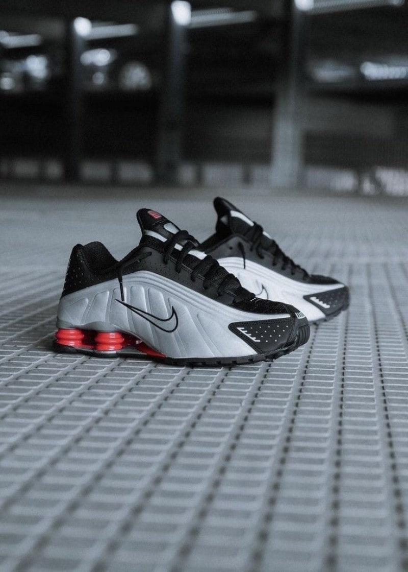 Nike Air Shox R4 METALLIC BLACK SILVER