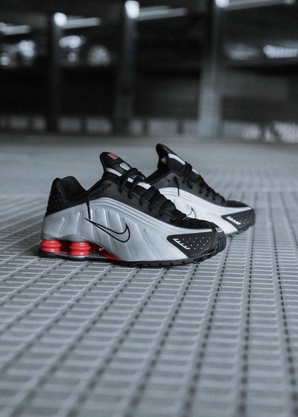 Nike Air Shox R4 METALLIC BLACK SILVER