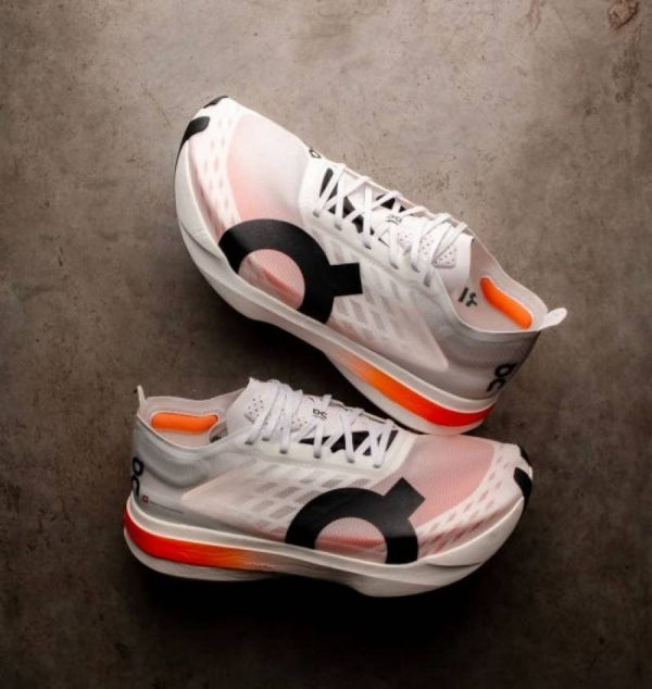 ON RUNNING CLOUD BOOM WHITE with cloud e...xtra insole