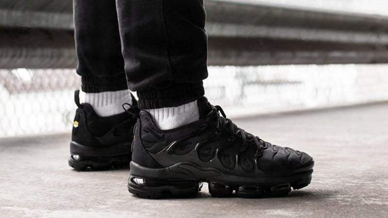 Nike VAPORMAX PLUS TRIPLE BLACK