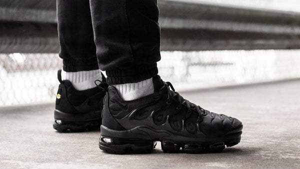 Nike VAPORMAX PLUS TRIPLE BLACK