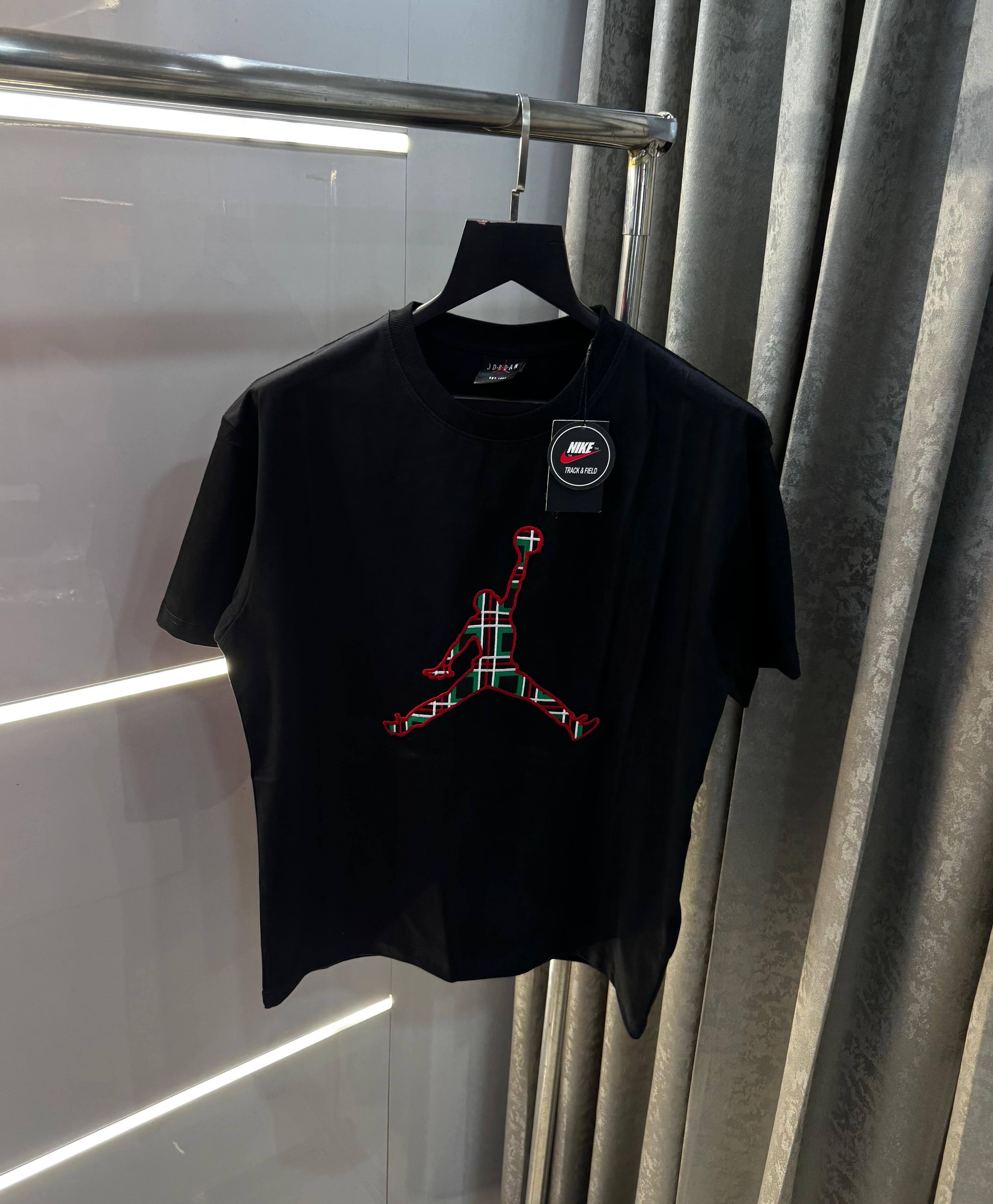@!R J0RDan . Black Logo Print Imported T-Shirt
