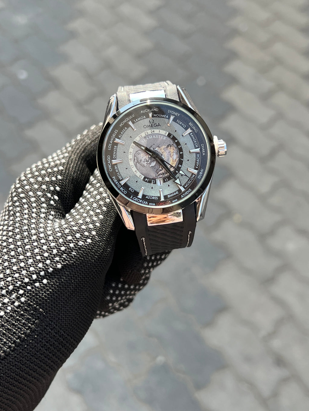 Omeg_a Seamaster Globe Black Quartz Back Open