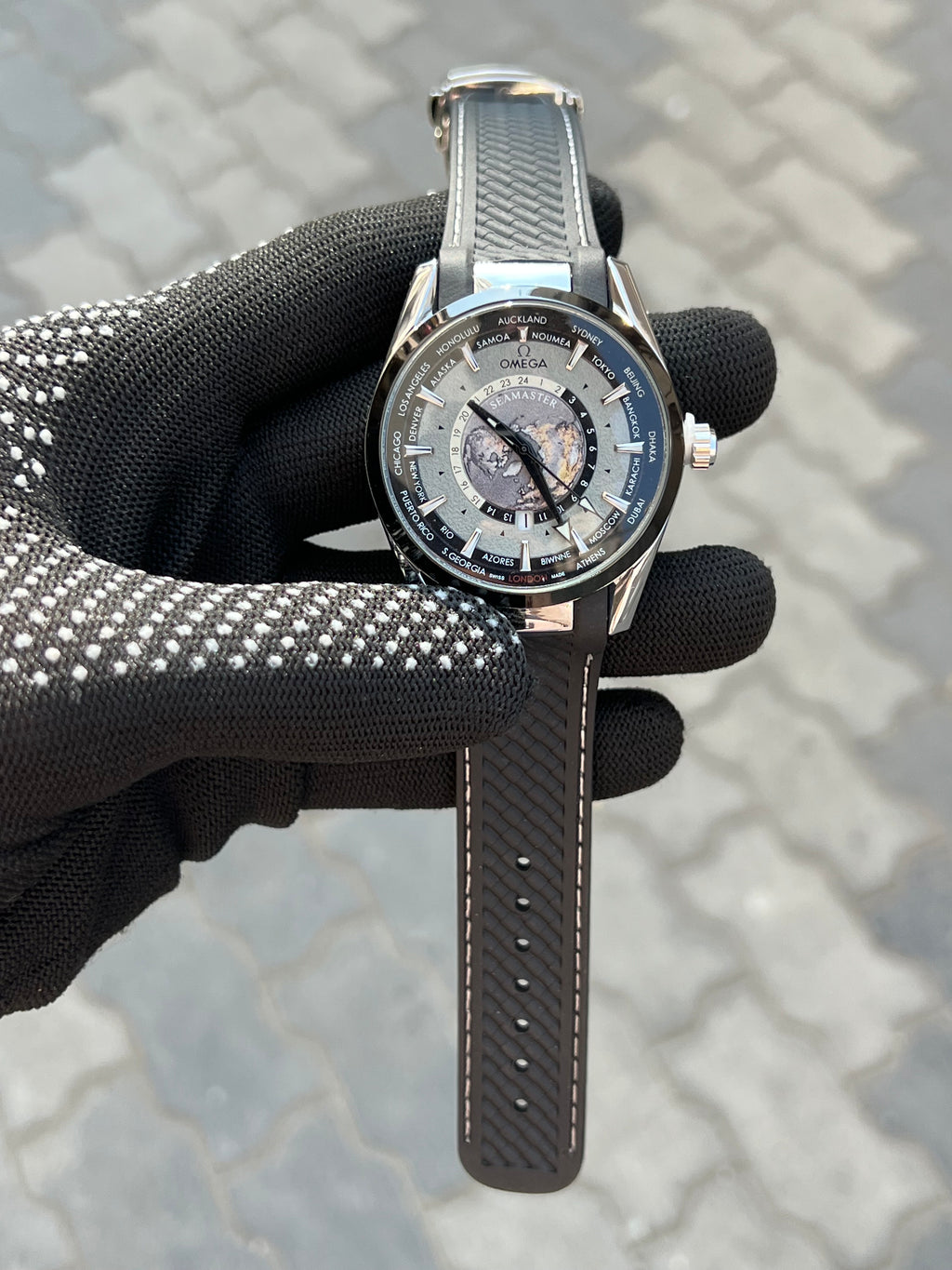 Omeg_a Seamaster Globe Black Quartz Back Open