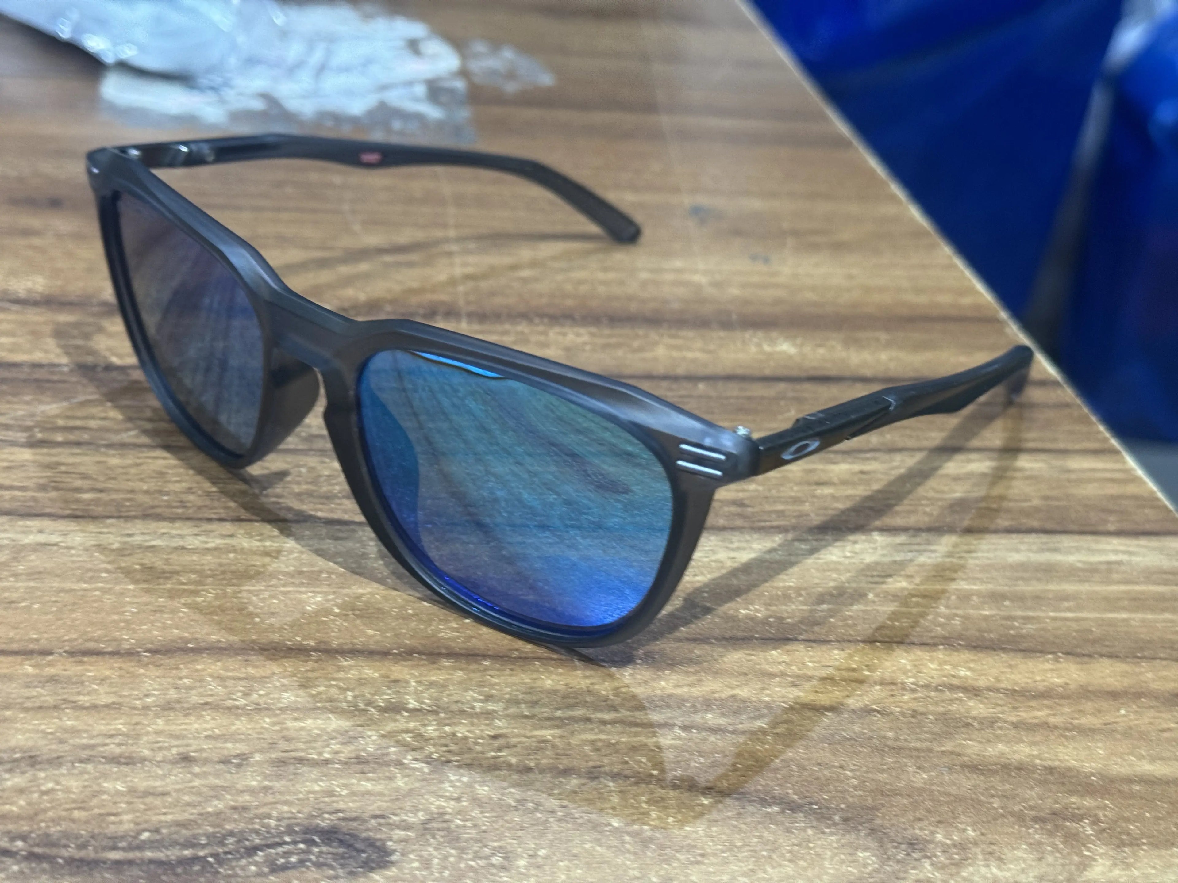 Oakle y Grey  Blue Premium Shade 4931
