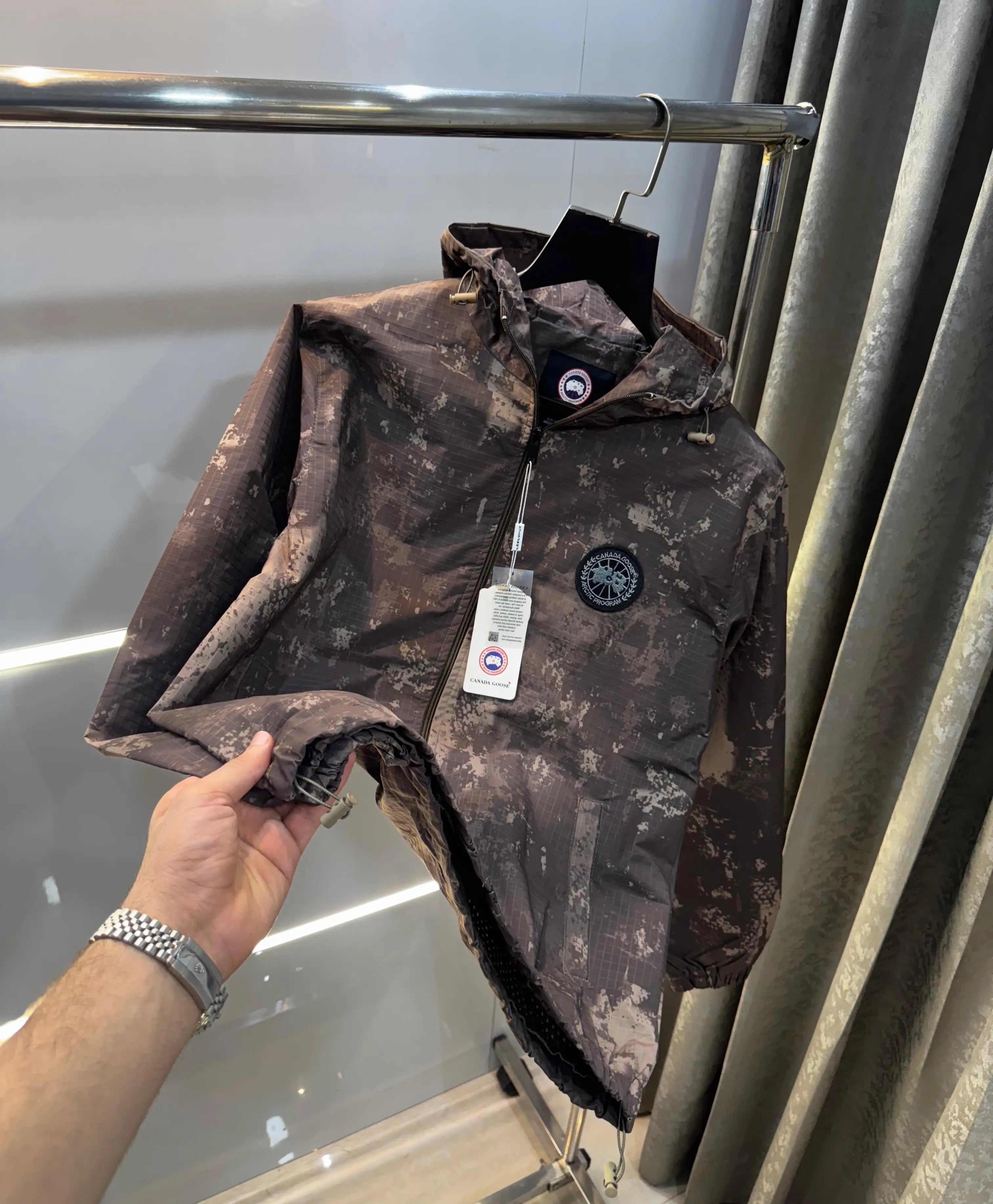 Canad a Goose brown Imported Premium Lux..ury Jacket