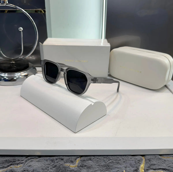 Marc Jacobs All Grey Premium Shade 015
