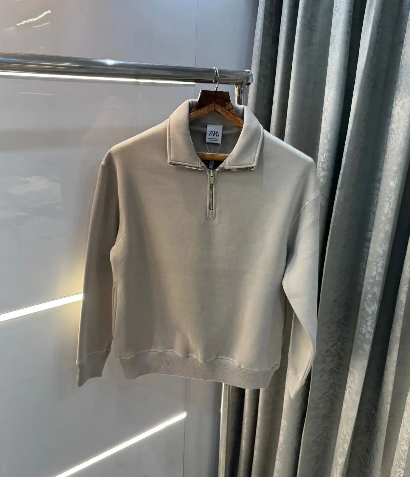 Zar a Baige  Premium Classic Sweatshirt Secondary image