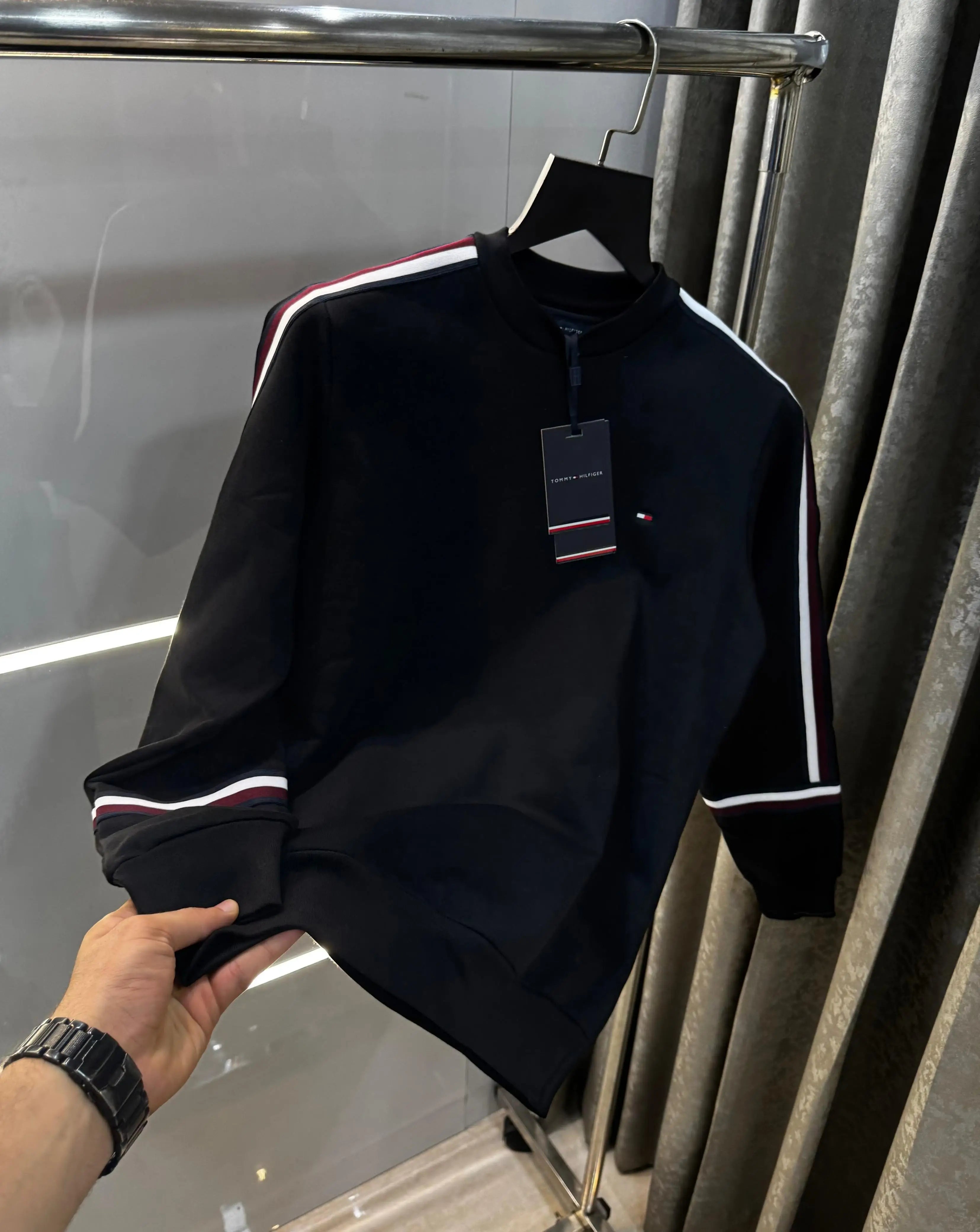 Tomm y Hilfiger Black  Premium Sweatshirt