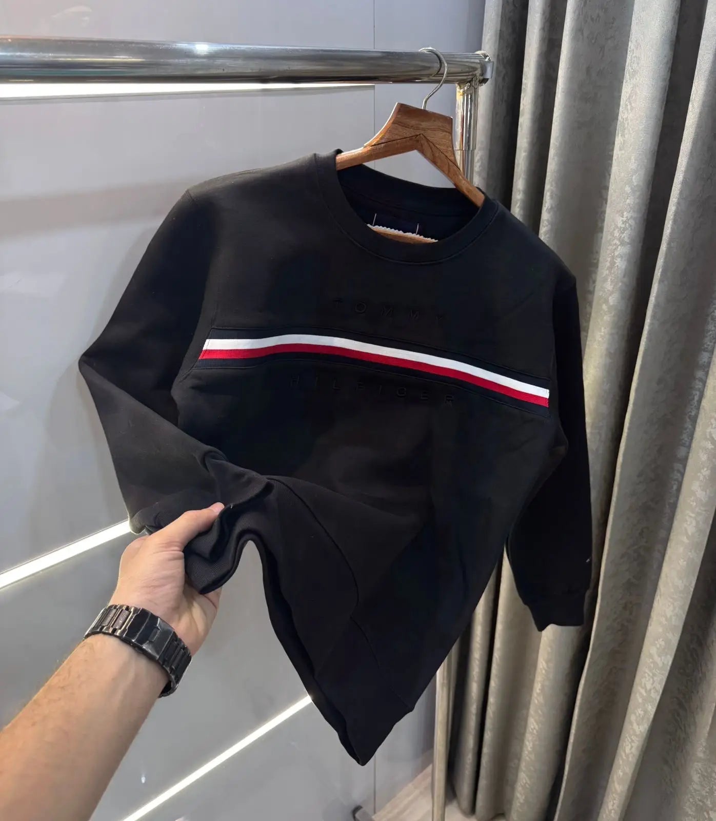 Tomm y Hilfiger Black Premium Sweatshirt Main image