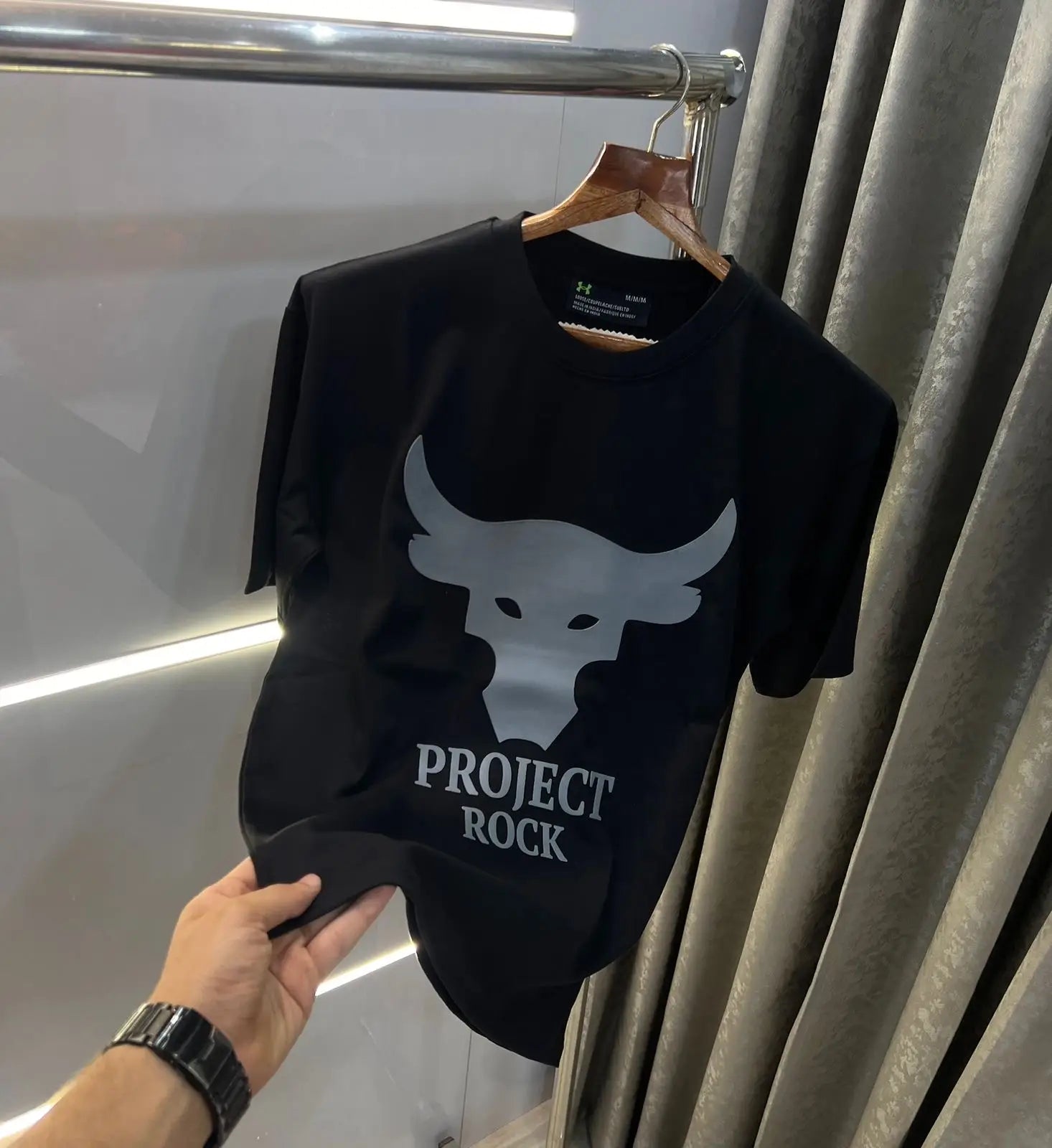 Under armou r Black Rock edition  oversized t-shirt