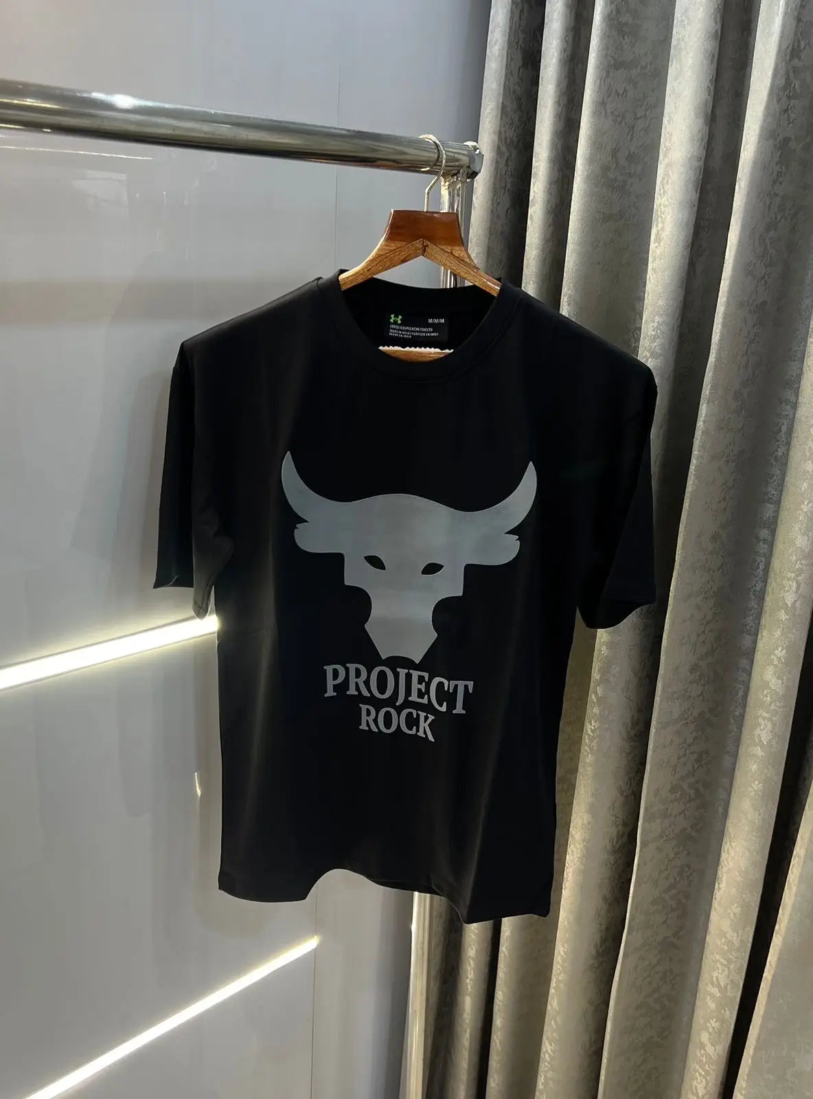 Under armou r Black Rock edition  oversized t-shirt