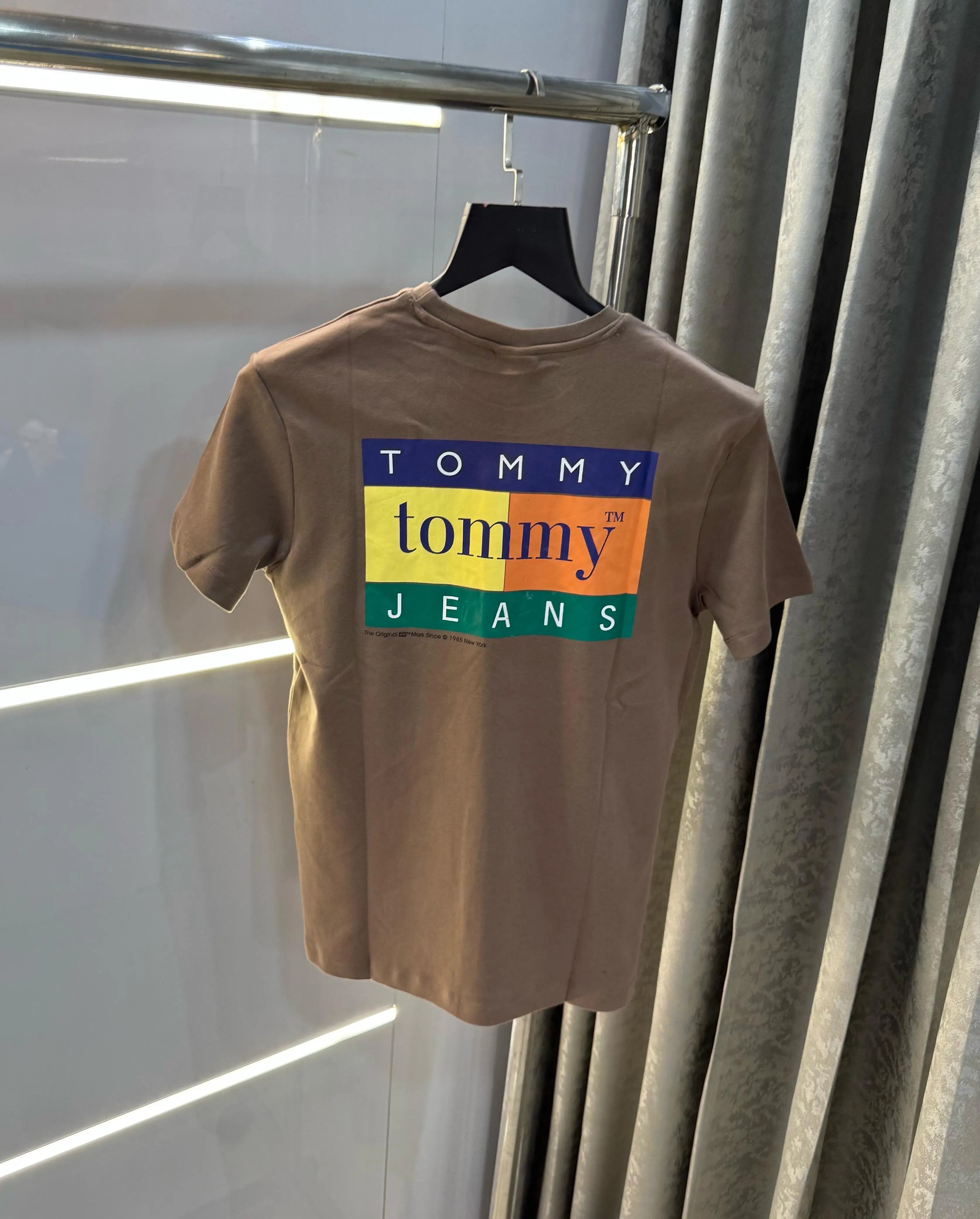 Tomm y Hilfiger Brown Printed Premium T-Shirt