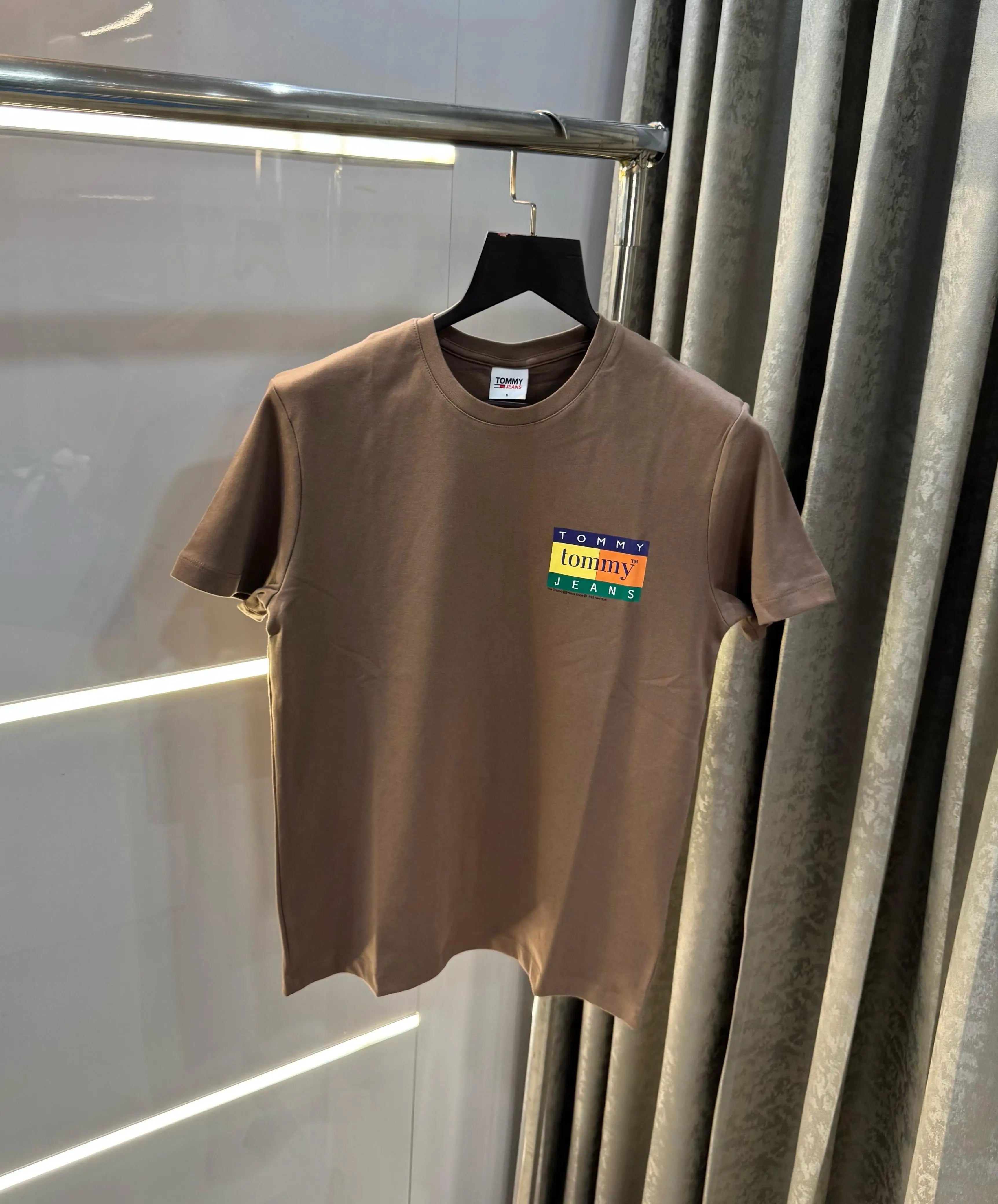 Tomm y Hilfiger Brown Printed Premium T-Shirt