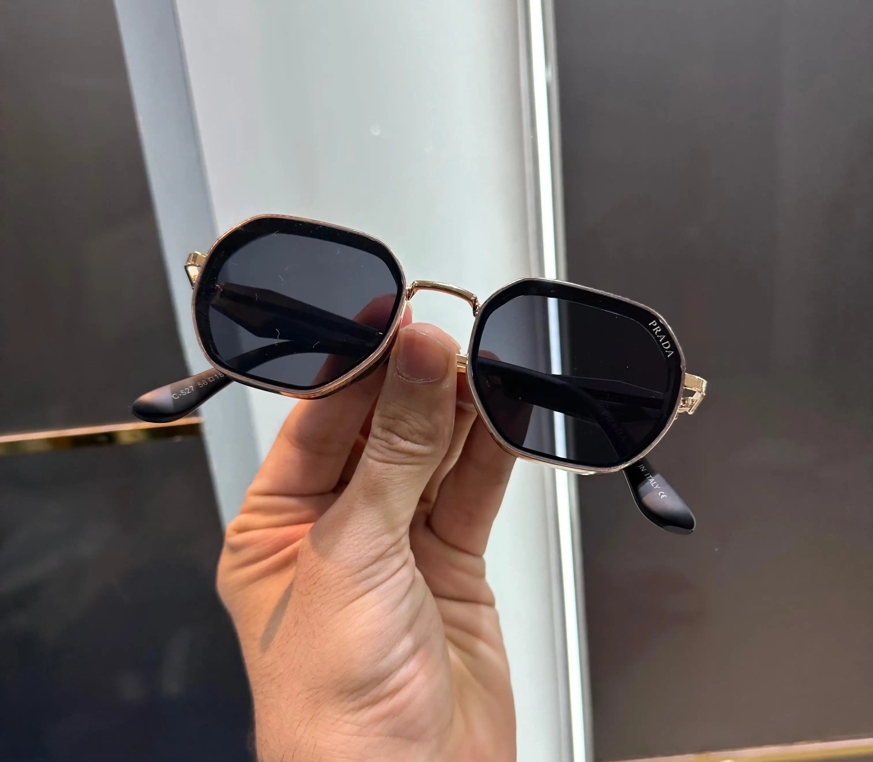 Prad a Gold Black Premium Shade 527