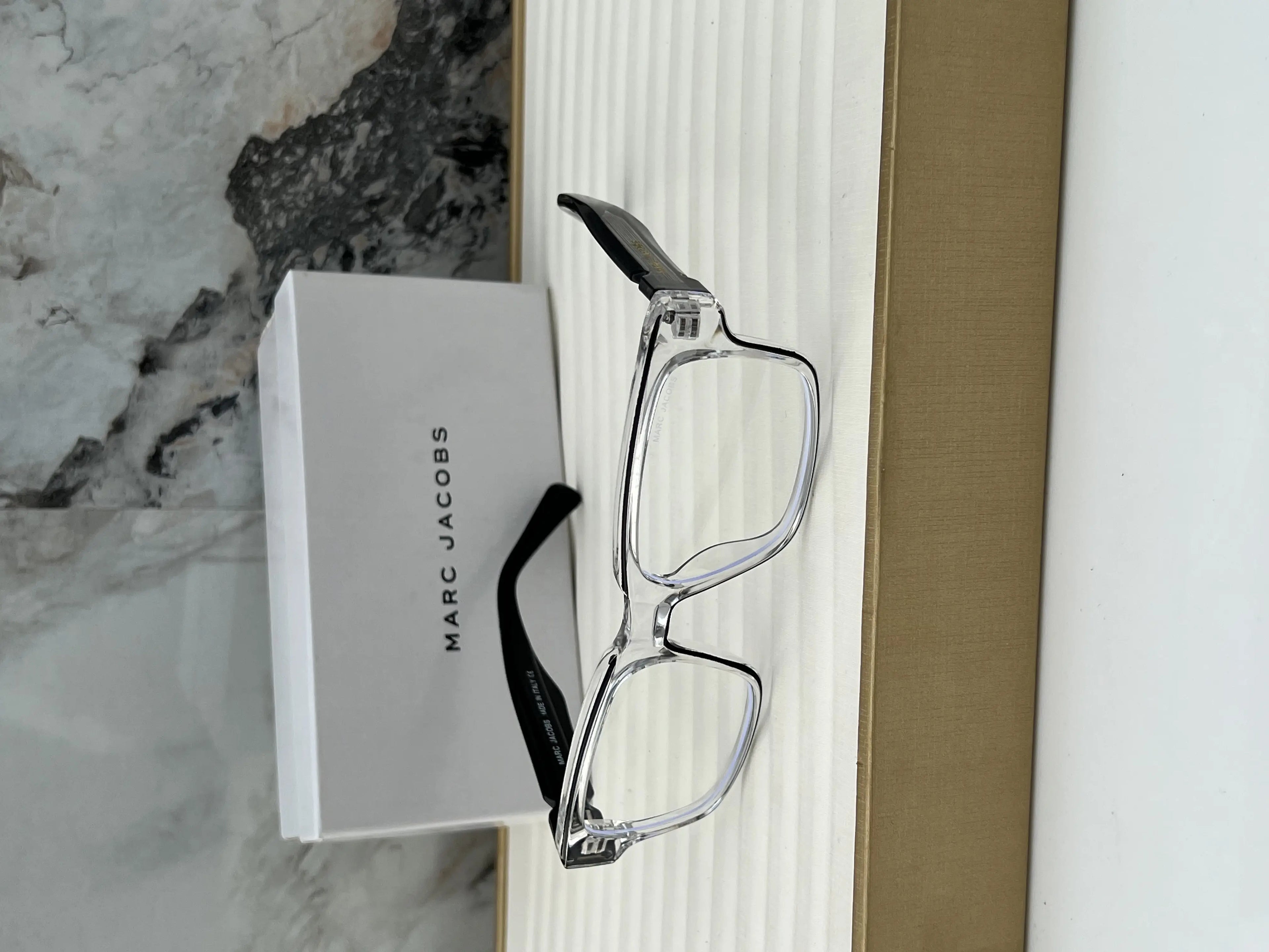 Marc_Jacobs_1117_transparent