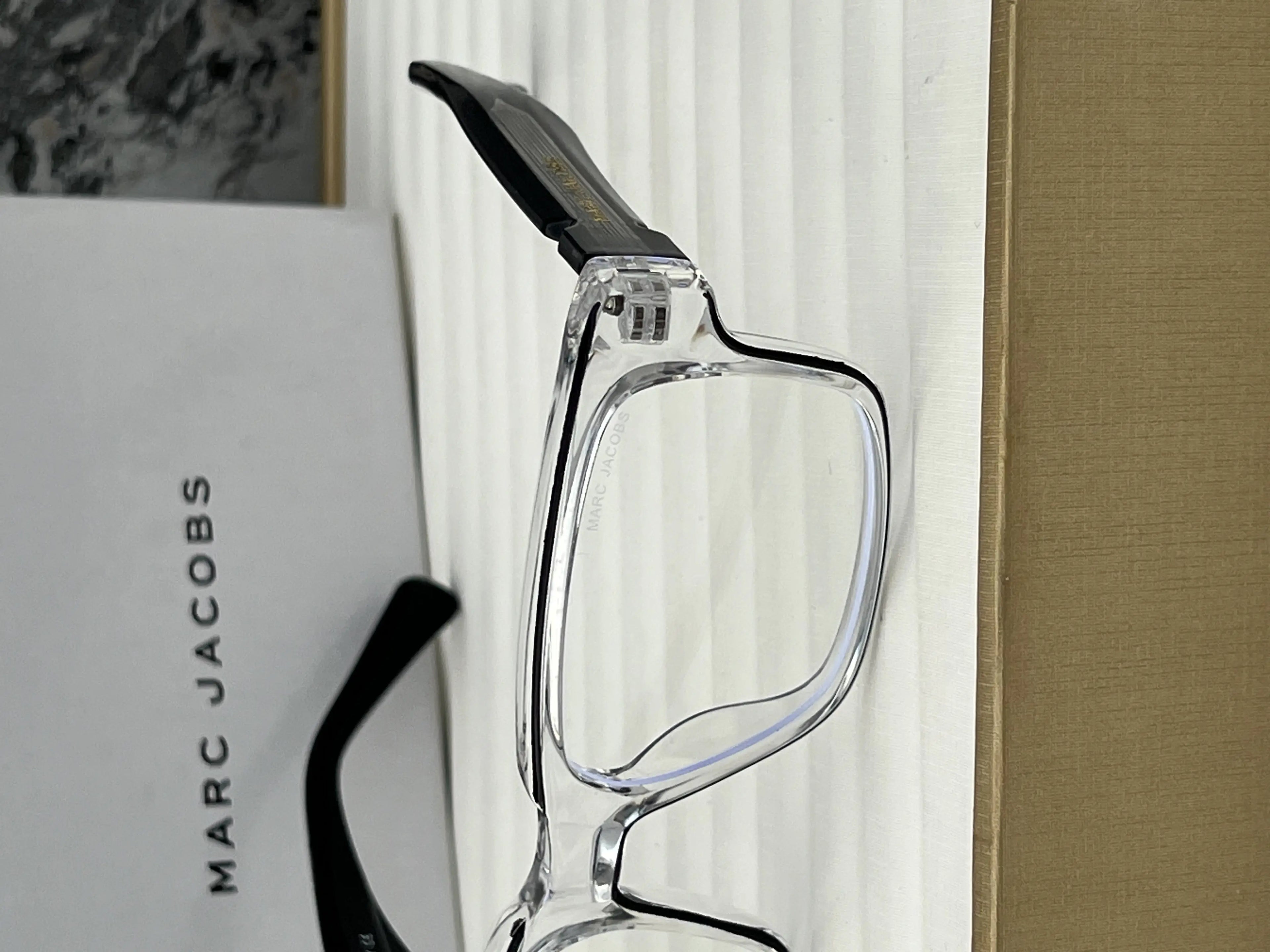 Marc_Jacobs_1117_transparent