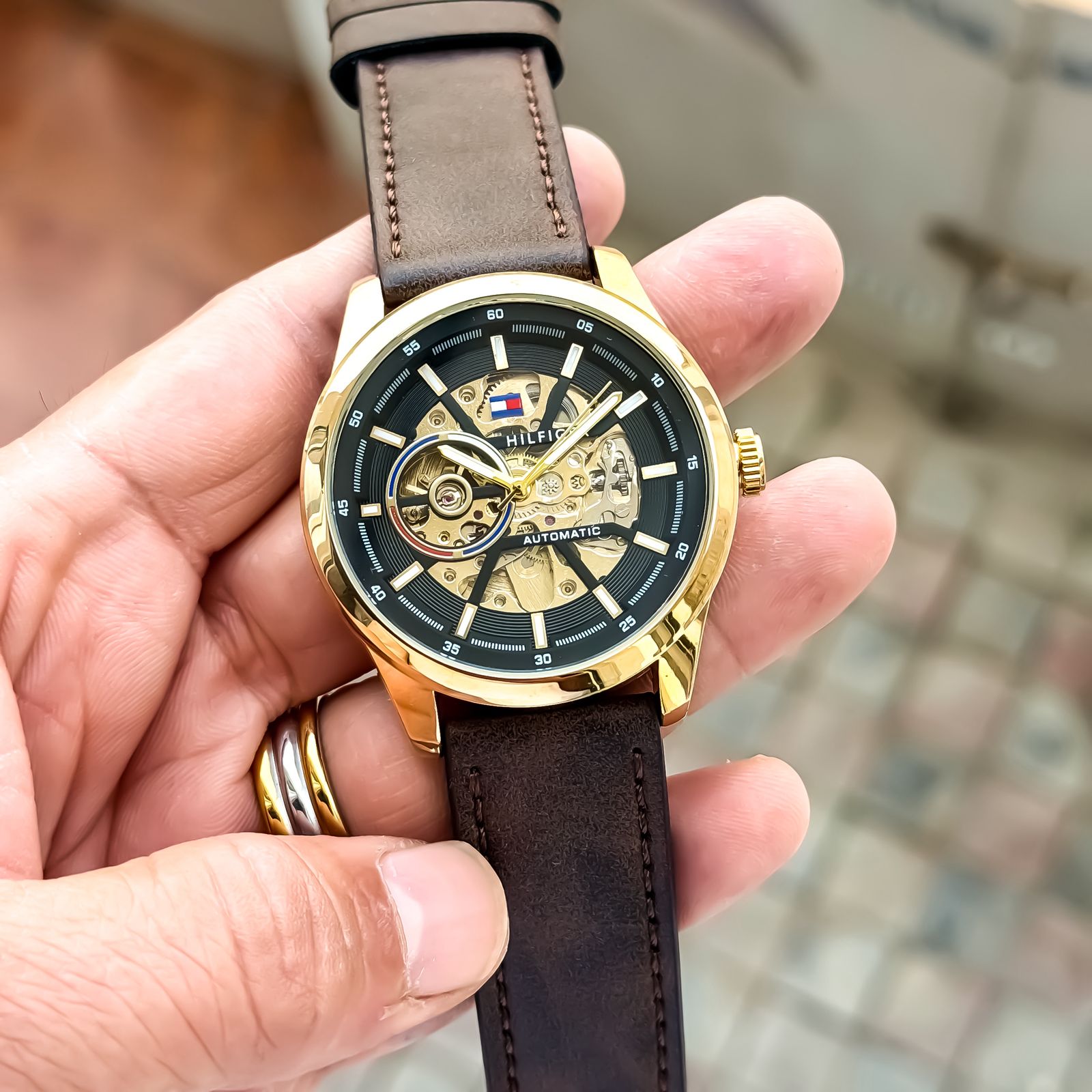 TOMMY_AUTO_LEATHER
