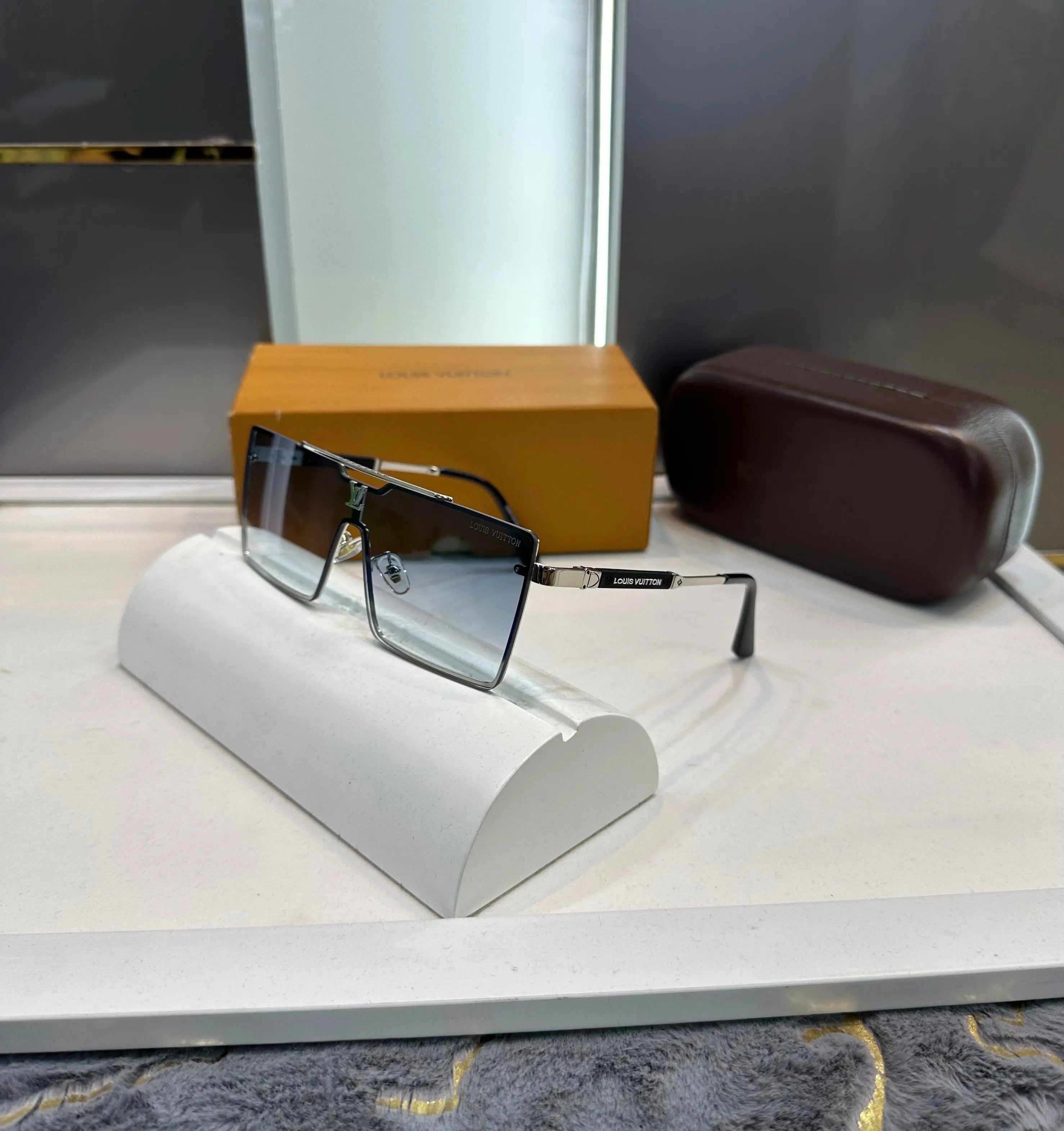 Louis Vuitto n Silver Blue Metal Premium Shades 4112