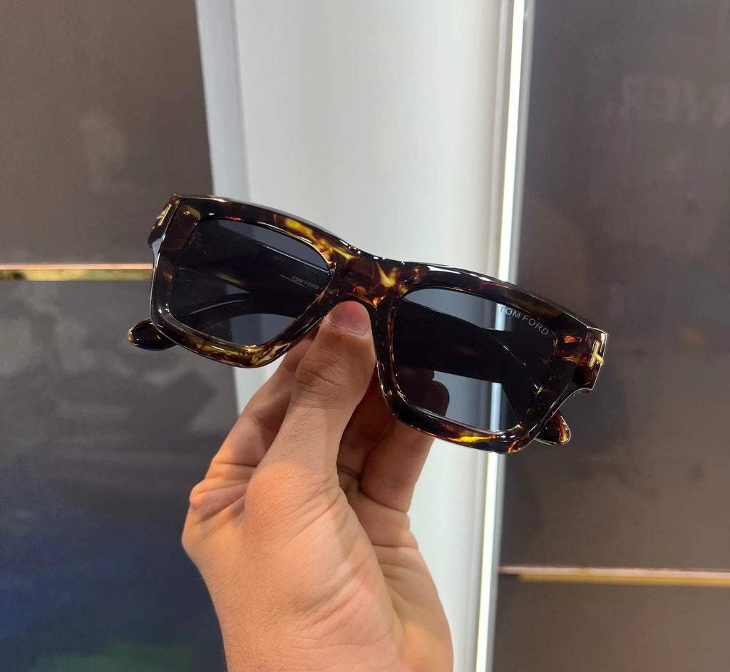 Tomford Tiger Black Premium Shade 184