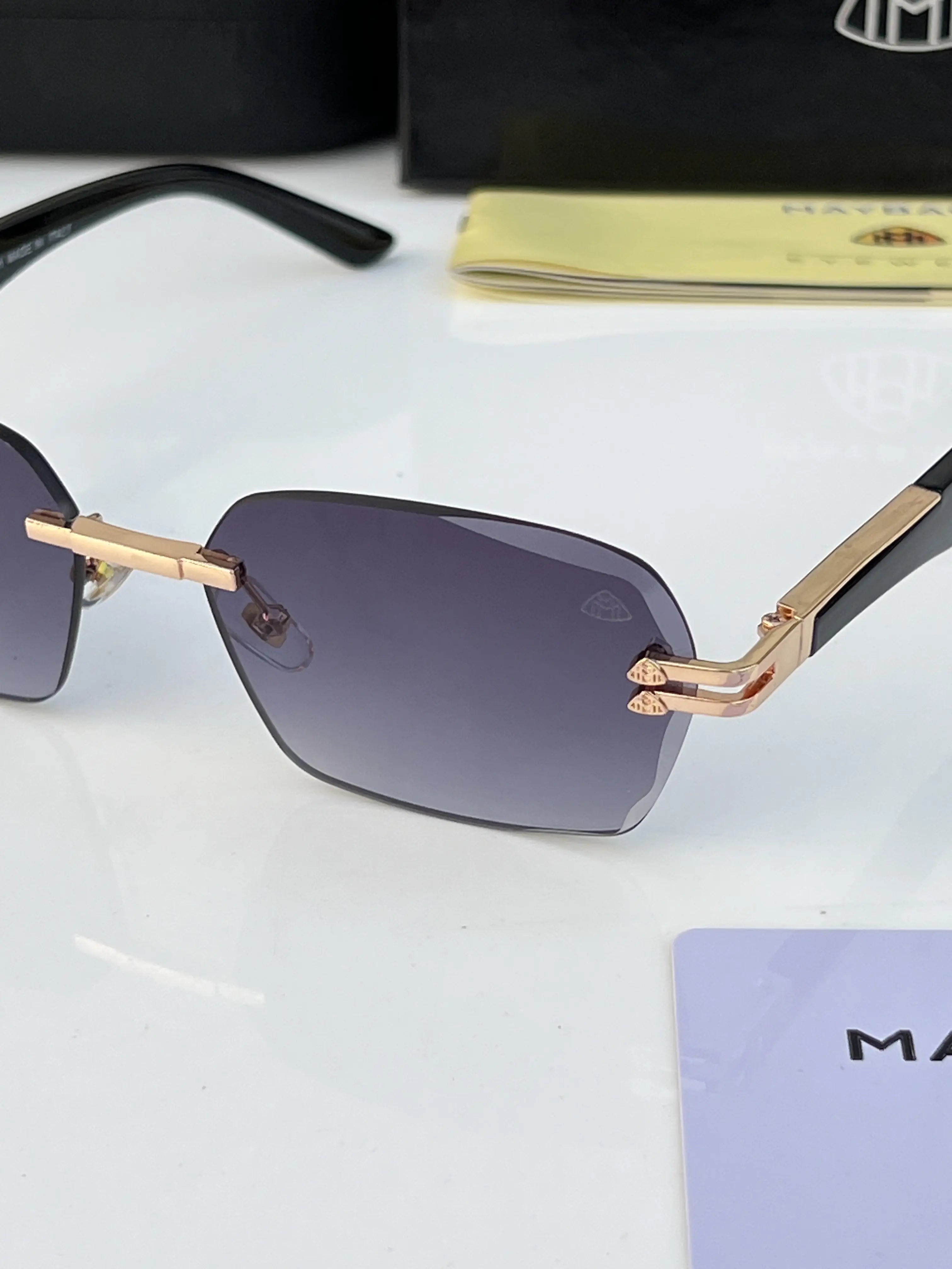 Maybach_2571_gold_black_shaded