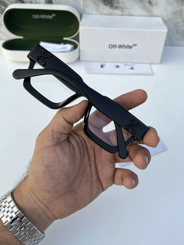 Off_white_black_plano