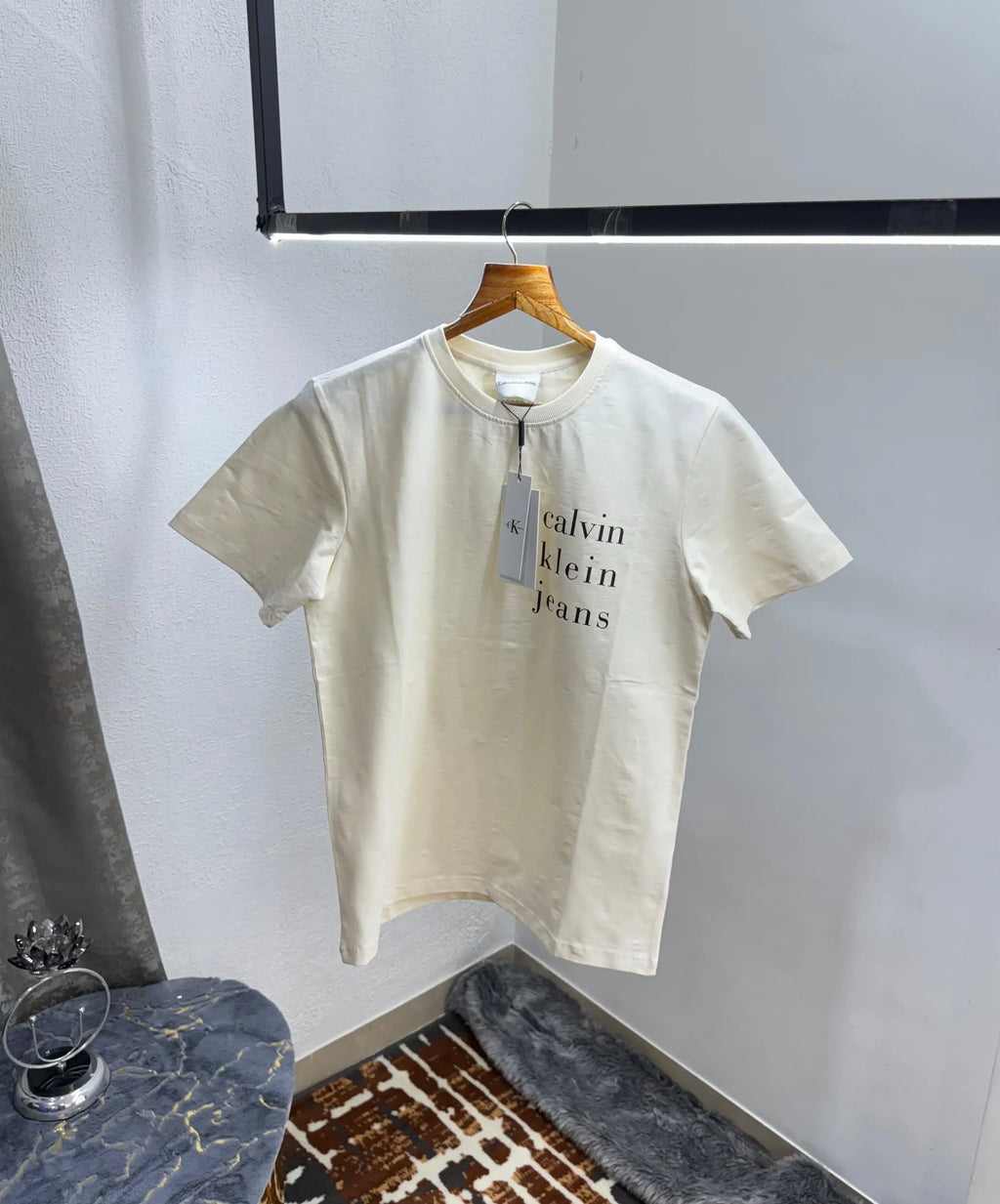 Calvin Klei n Creme Back Print Premium T-Shirt