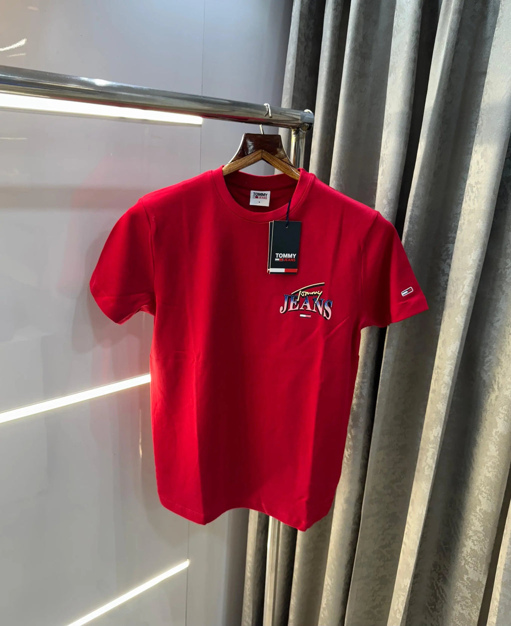 Tomm y Hilfiger Red Printed Premium T-Shirt