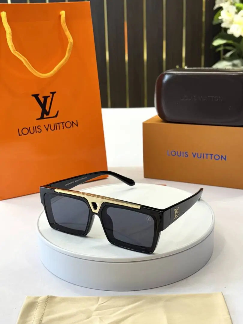 _Louis_vuitton_1984_blk_gold Main image