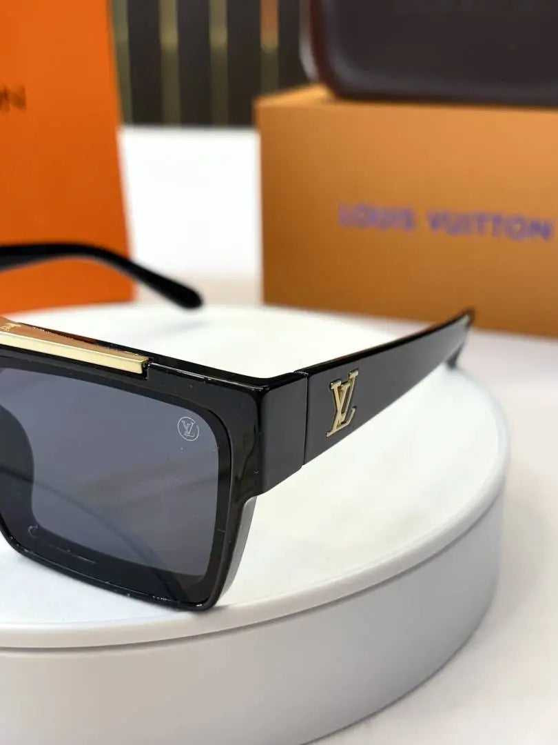 _Louis_vuitton_1984_blk_gold
