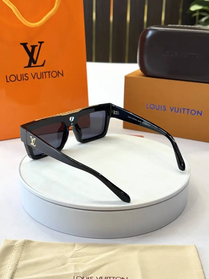 _Louis_vuitton_1984_blk_gold