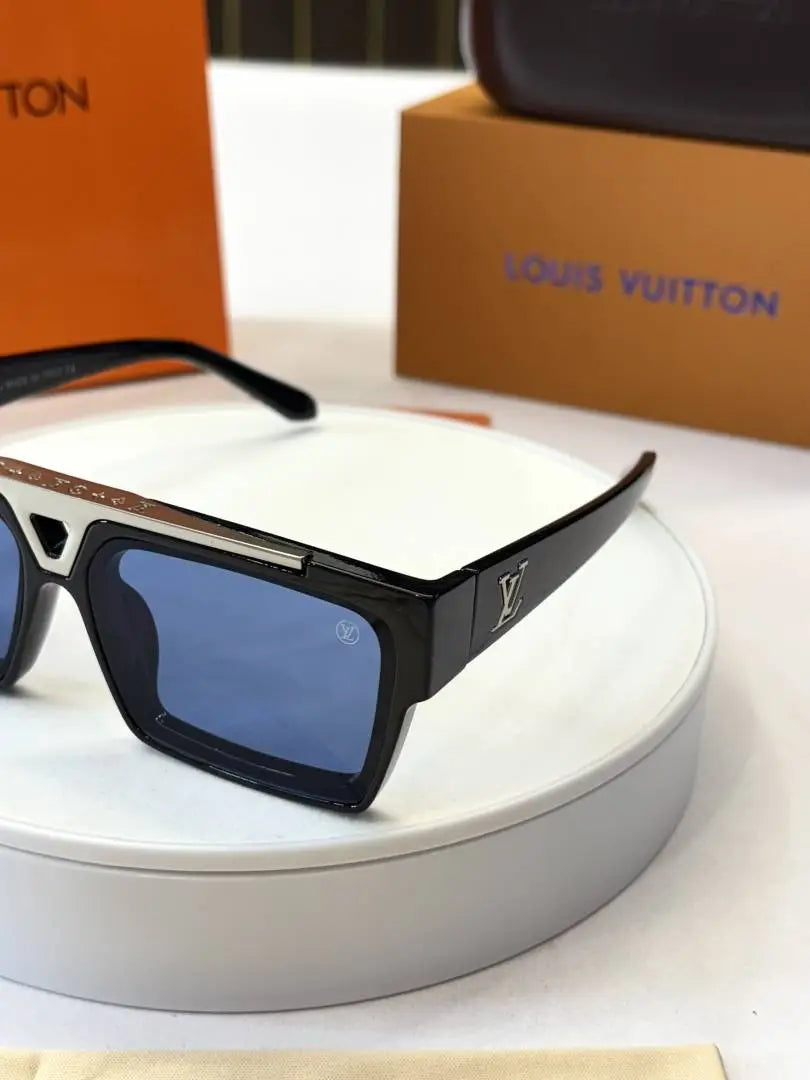_Louis_vuitton_1984_blk_blue Secondary image