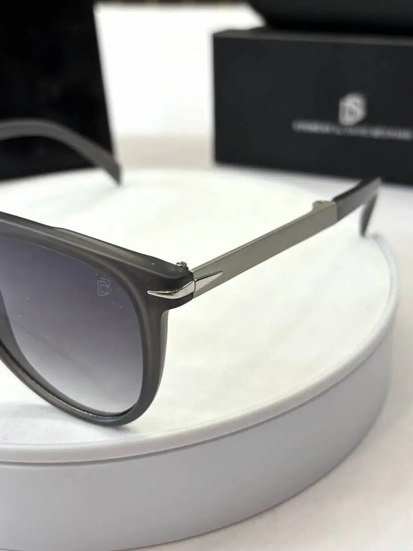 _David_becham_1040_grey_fold