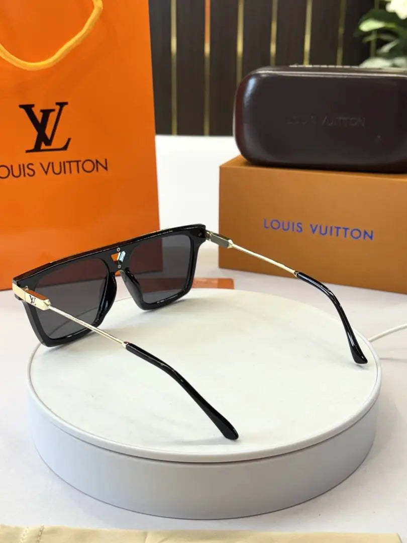 _Louis_vuitton_1250_blk_gold