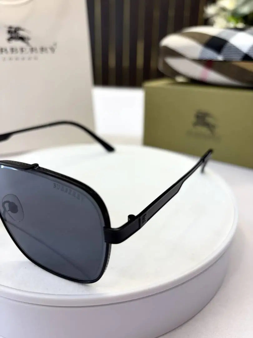 _Burberry_1099_blk Secondary image