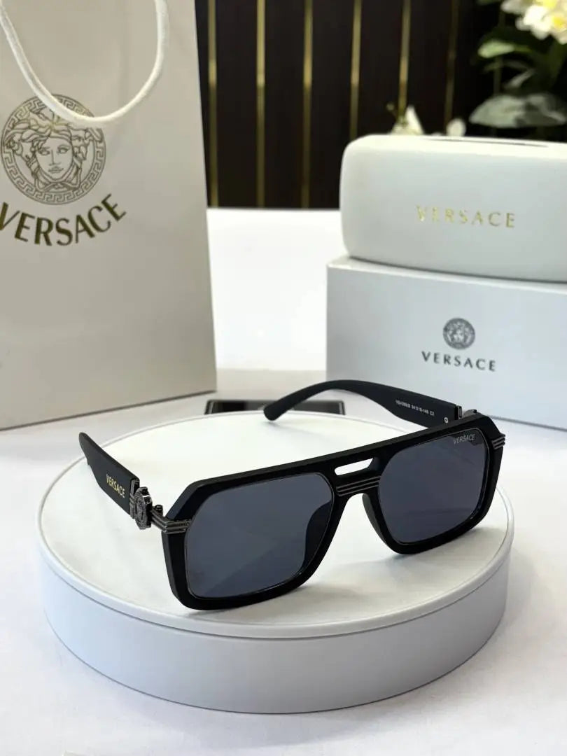_Versae_4399_full_blk