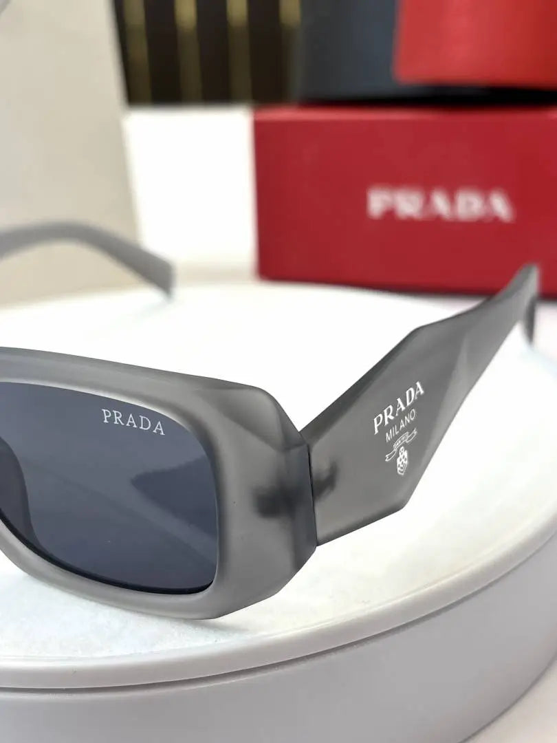 _Prada_8679_grey
