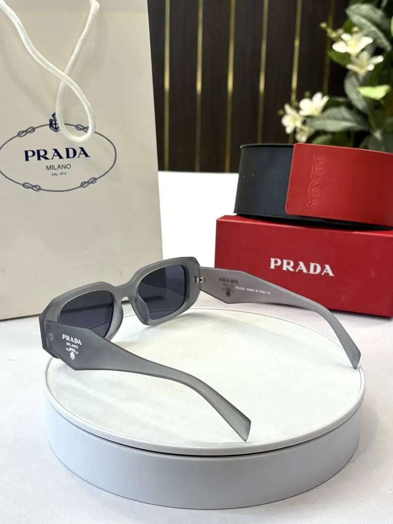 _Prada_8679_grey