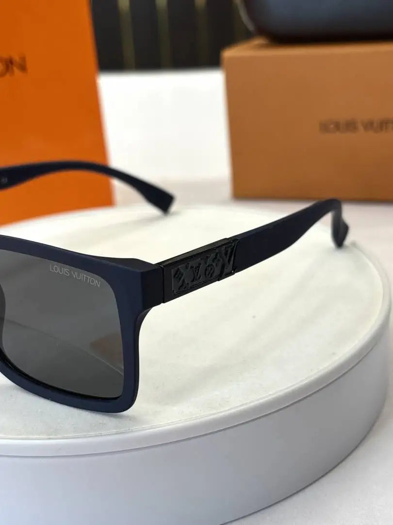 _Louis_vuitton_4577_matt_blue