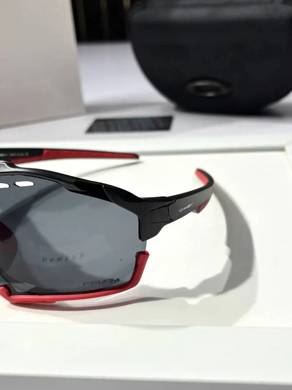 _Oakley_8241_
