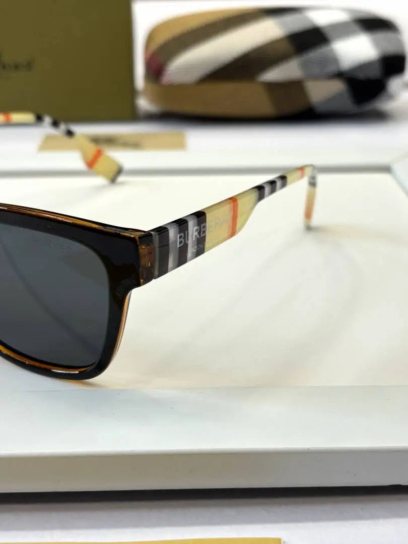_Burberry_4293_